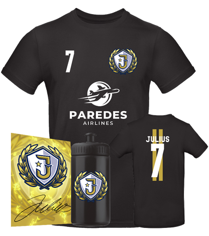 Merchandise-Bundle von Julius mit schwarzem Trikot und Rückennummer 7, Trinkflasche mit Logo und goldener Autogrammkarte.


