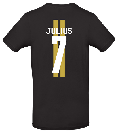 Schwarzes Julius Trikot mit Rückendruck: Name Julius und Nummer 7 in Weiß mit goldenen Streifen.


