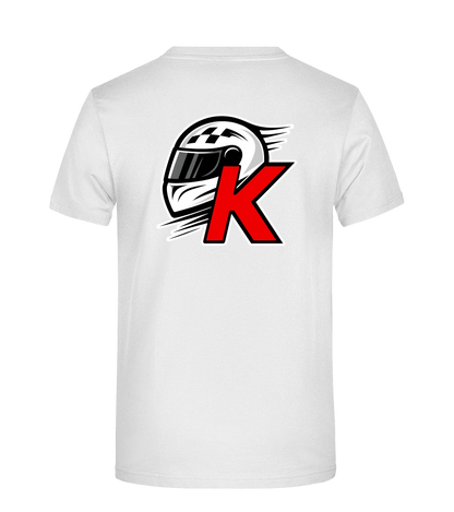 Rückseite eines weißen T-Shirts mit großem Motorsport-Design: schwarzer Rennhelm mit dynamischen Linien und rotem „K“-Buchstaben als auffälliges Logo.