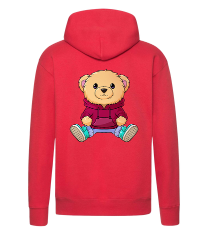 Roter Hoodie mit großem Bärenmotiv auf dem Rücken – flauschiger Bär im roten Kapuzenpullover und Sneakern, inspiriert vom Style von NUNO.


