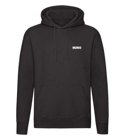 Schwarzer NUNO Hoodie mit schlichtem Frontprint in Weiß auf der Brust – minimalistischer Streetwear-Style für jeden Tag.


