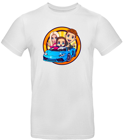Weißes T-Shirt mit Comic-Motiv: drei Figuren in einem blauen Sportwagen vor gelb-orangefarbenem Hintergrund

