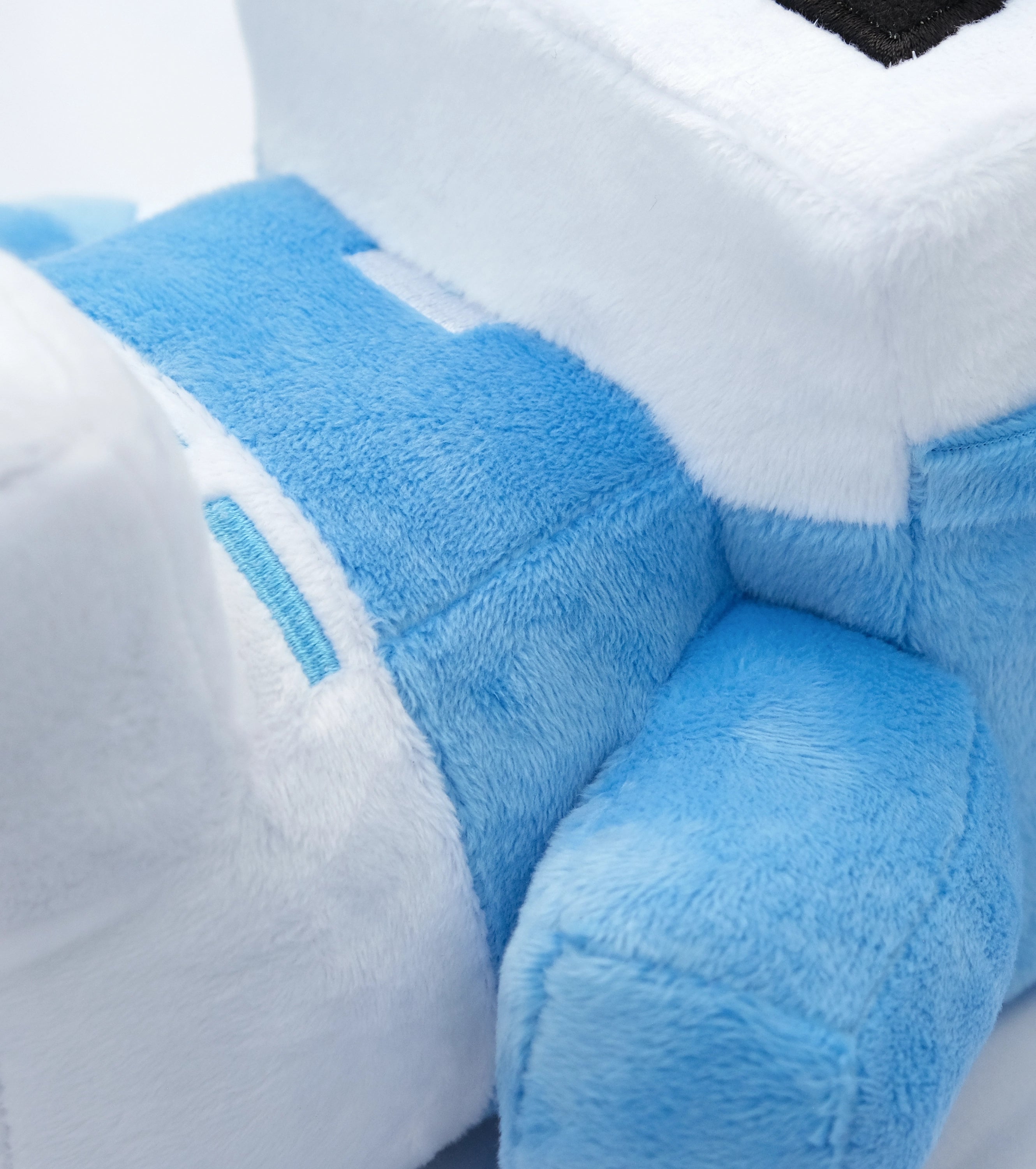 zOnex Plushie Bundle - Plushie + Autogrammkarte