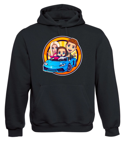 Schwarzer Hoodie mit buntem Cartoon-Aufdruck von drei Charakteren in einem blauen Sportwagen. Offizielles Leontin-Merch fuer Kinder und Fans.